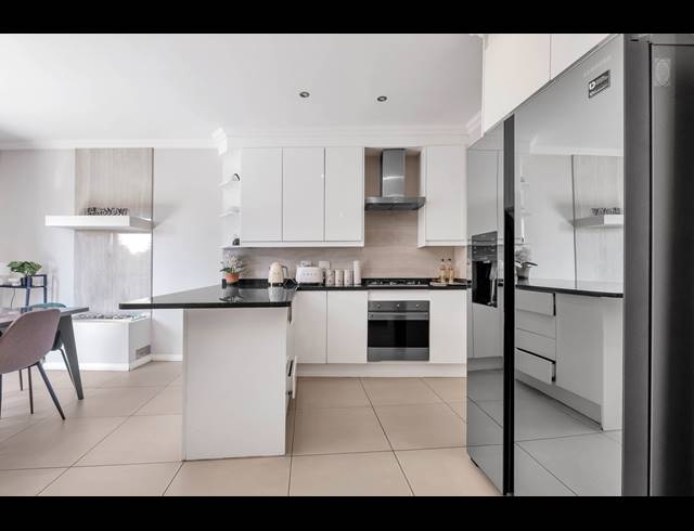 3 BEDROOM TOWNHOUSE FOR SALE IN VICTORY PARK